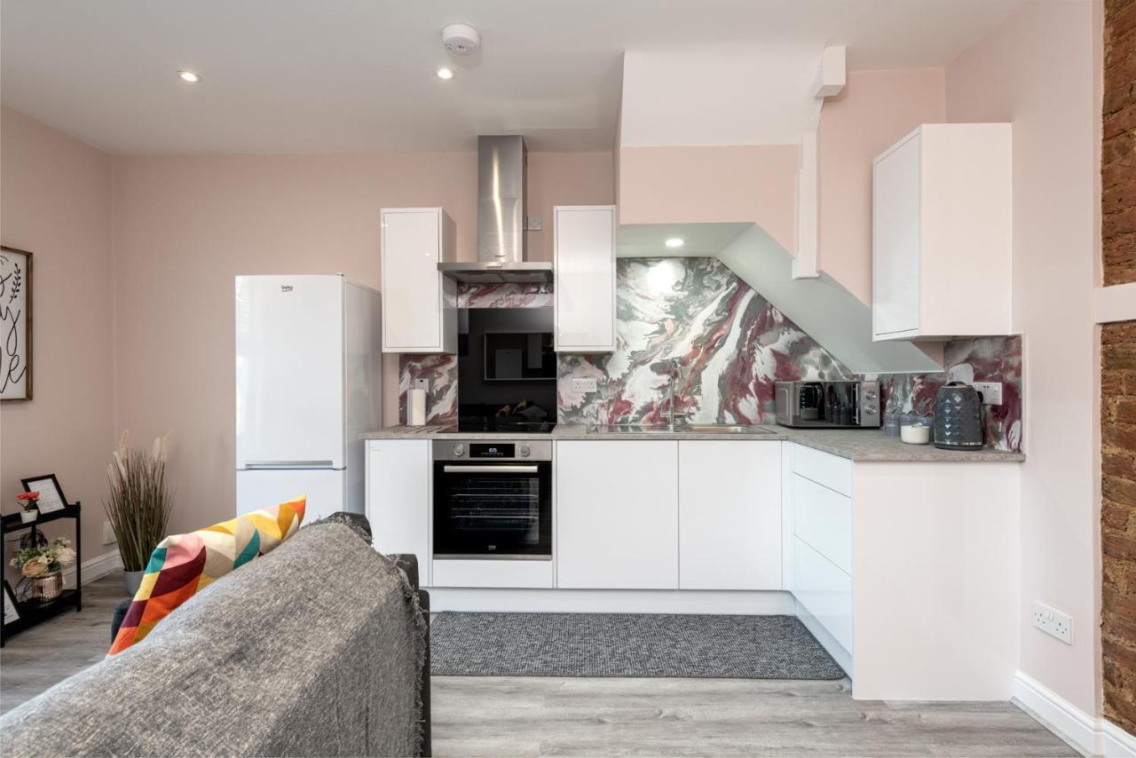 Cool, Calm & Contractor-Approved - Summer Stays Open - Apartment D Gillingham  Esterno foto