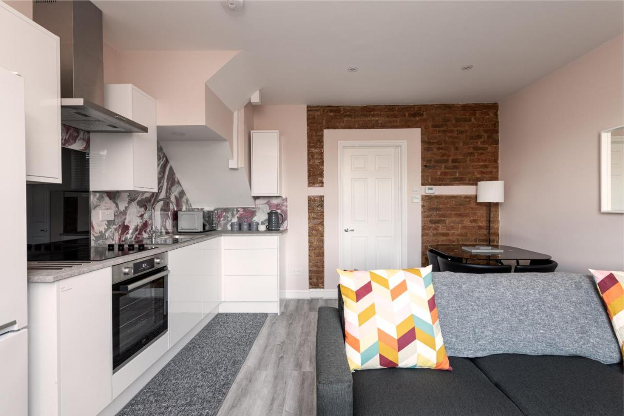 Cool, Calm & Contractor-Approved - Summer Stays Open - Apartment D Gillingham  Esterno foto
