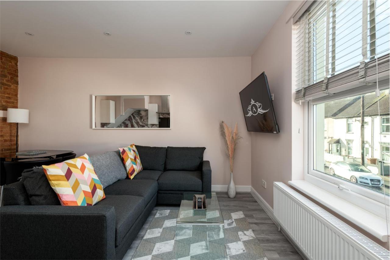Cool, Calm & Contractor-Approved - Summer Stays Open - Apartment D Gillingham  Esterno foto